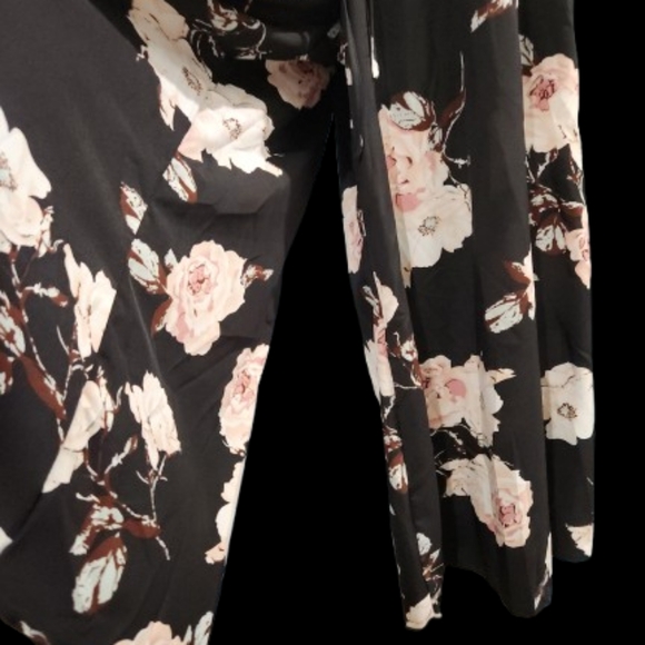 Skants (skirt/pa ts) Shein 2XL Black/pink floral very fluid movement - Picture 2 of 2